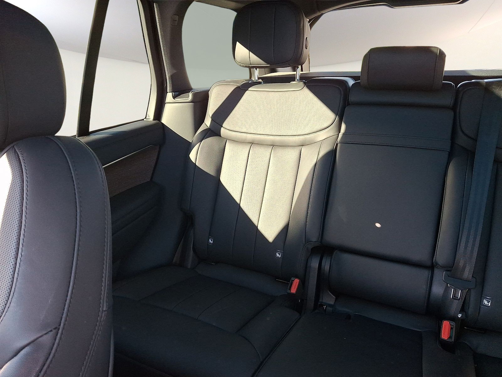 Certified 2025 Land Rover Range Rover SE AWD/4WD image 5