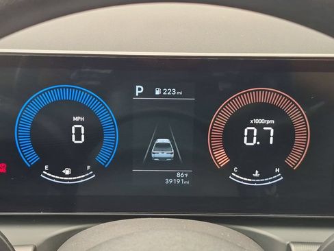 Used 2025 Hyundai Santa Cruz SEL FWD image 16