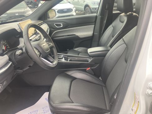 Used 2024 Jeep Compass Latitude AWD/4WD image 18