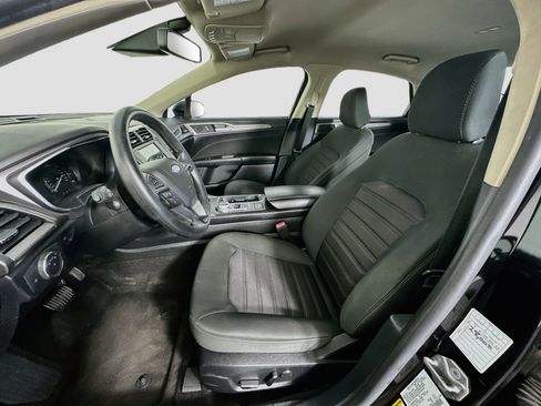 Used 2020 Ford Fusion SE FWD image 13