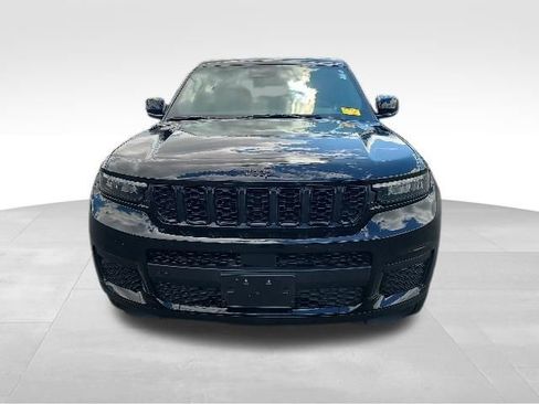 Used 2025 Jeep Grand Cherokee L Altitude AWD/4WD image 10