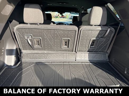 Used 2023 Chevrolet Traverse LT image 48