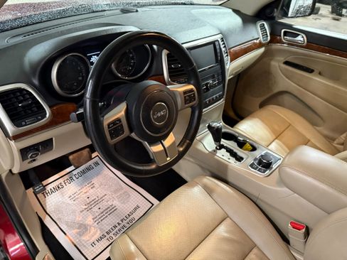 Used 2013 Jeep Grand Cherokee Limited w/ Luxury Group II image 30