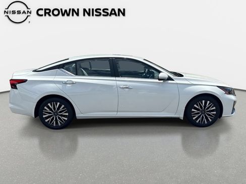 Certified 2024 Nissan Altima 2.5 SV w/ SV Premium Package FWD image 9