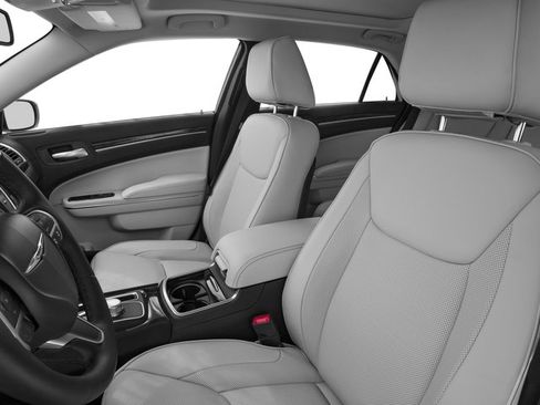Used 2016 Chrysler 300 C RWD image 9