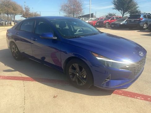 Used 2021 Hyundai Elantra SEL image 1