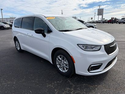 New 2026 Chrysler Pacifica Select