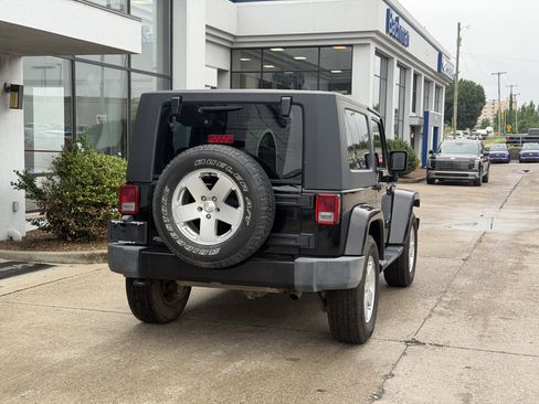 Used 2010 Jeep Wrangler Sahara AWD/4WD image 5