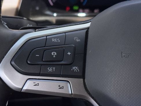 Used 2025 Volkswagen Atlas SE FWD image 9
