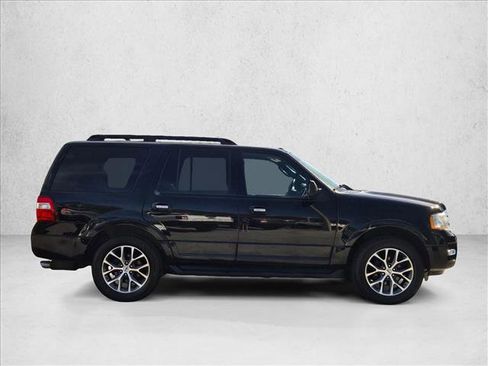 Used 2017 Ford Expedition XLT w/ Equipment Group 202A image 4