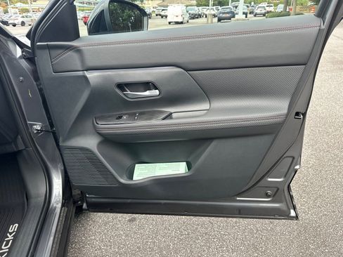 New 2026 Nissan Kicks SR image 14