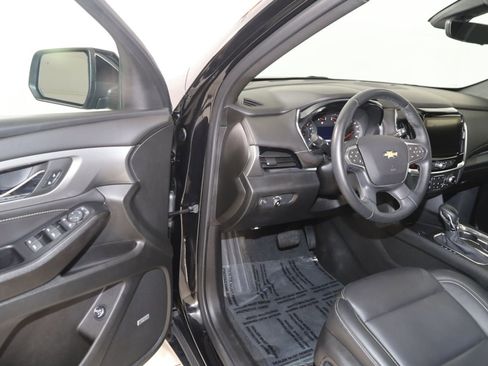 Used 2023 Chevrolet Traverse LT w/ LT Premium Package AWD/4WD image 48