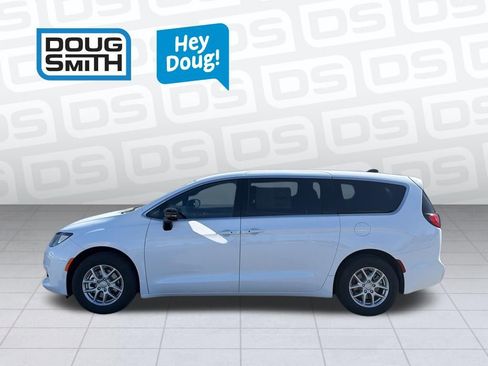 New 2026 Chrysler Voyager LX image 3