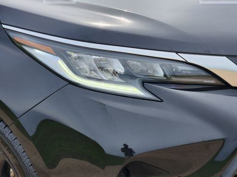 Used 2021 Toyota Sienna XSE FWD image 11
