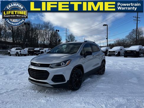 Certified 2022 Chevrolet Trax LT w/ Redline Edition image 1