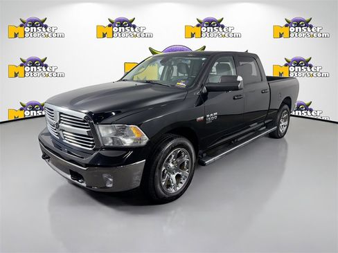 Used 2022 RAM 1500 Classic SLT w/ SLT Plus D￩cor Group image 1