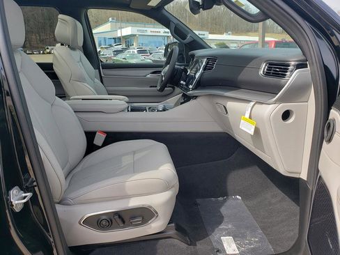 New 2026 Jeep Grand Wagoneer Limited AWD/4WD image 18