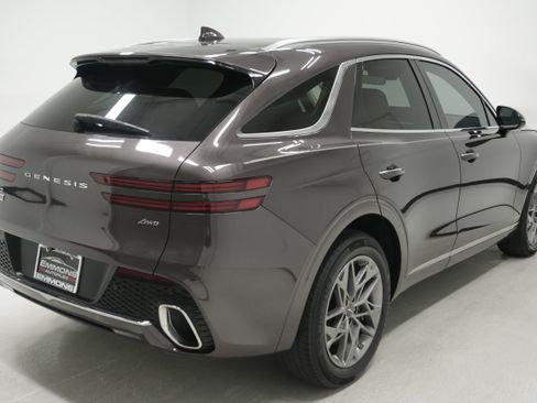 Used 2023 Genesis GV70 2.5T w/ Select Package AWD/4WD image 4