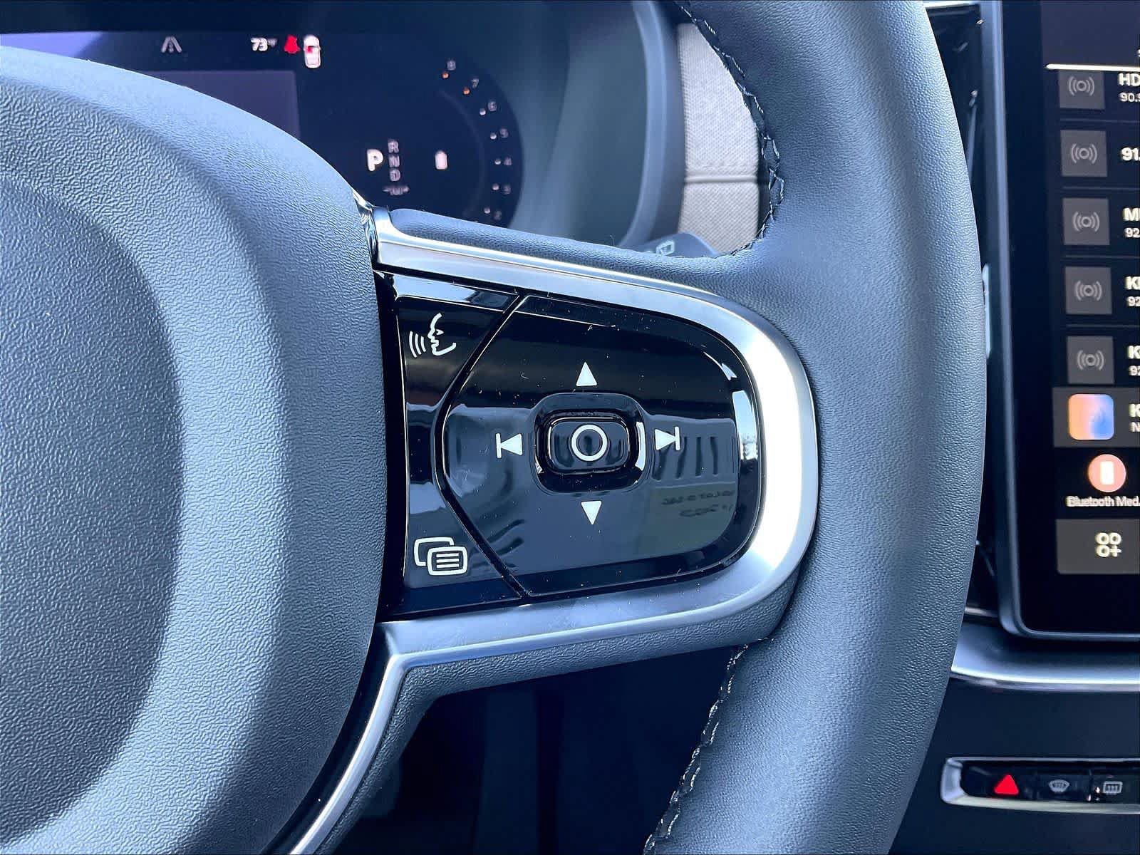 New 2027 Volvo XC90 B5 Core AWD/4WD image 18