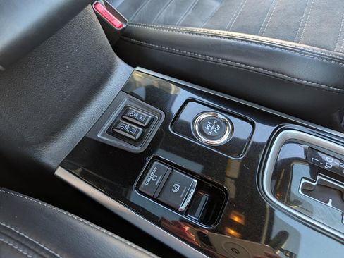 Used 2019 Mitsubishi Outlander SEL AWD/4WD image 12