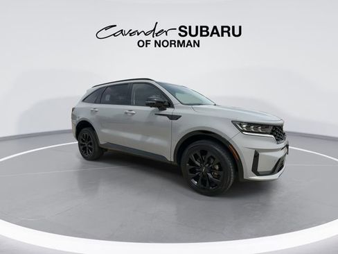 Used 2023 Kia Sorento AWD image 2