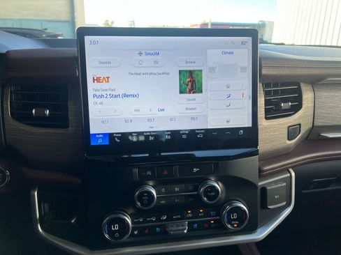 Used 2024 Ford Expedition Limited image 18