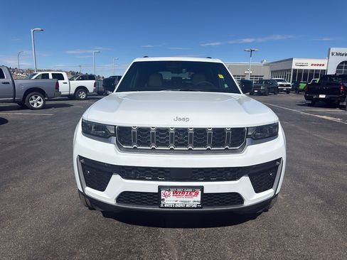 New 2026 Jeep Grand Cherokee Limited AWD/4WD image 2
