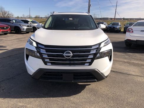 Used 2025 Nissan Rogue SV w/ SV Premium Package image 8