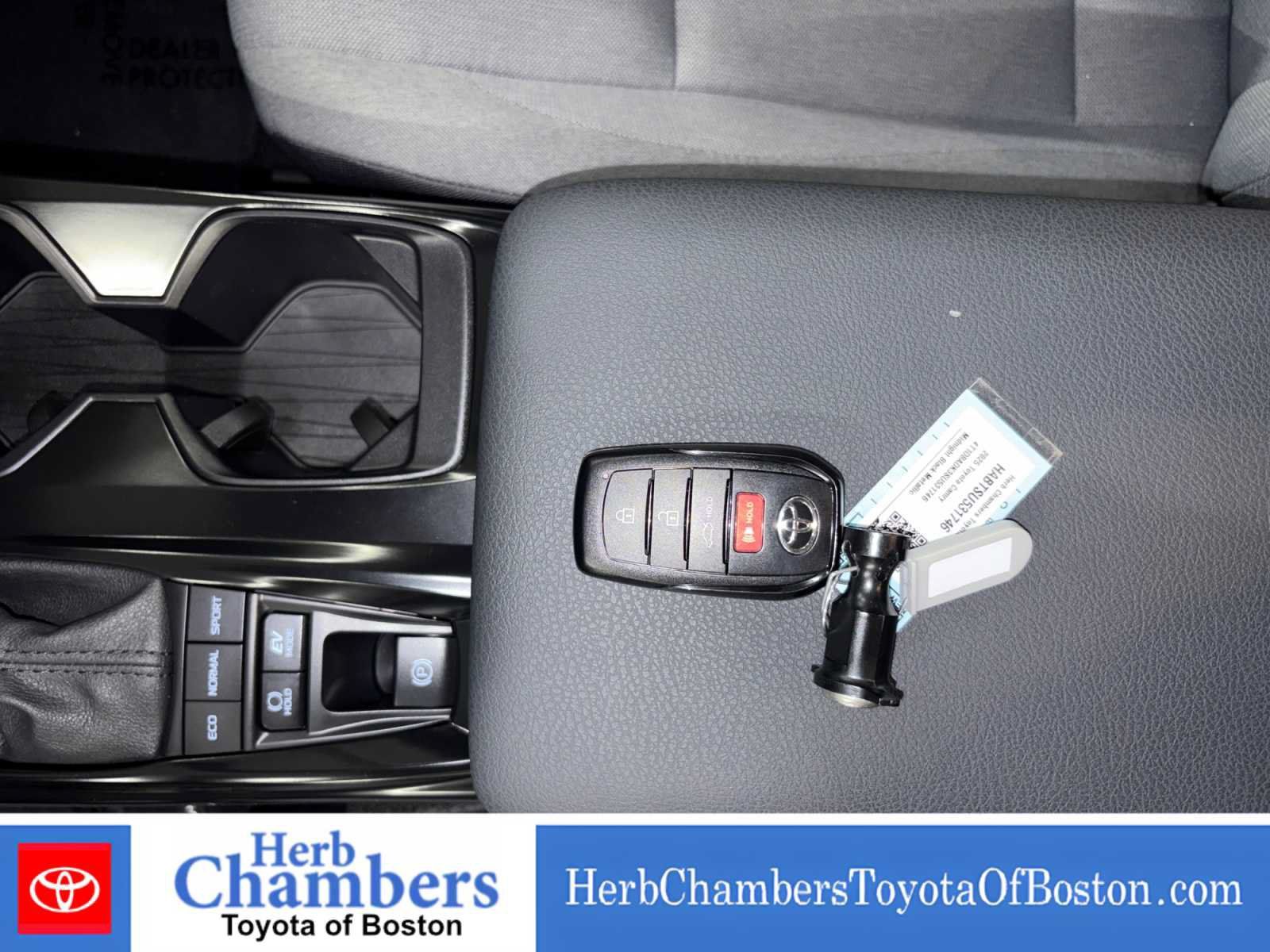 Used 2025 Toyota Camry LE AWD/4WD image 10