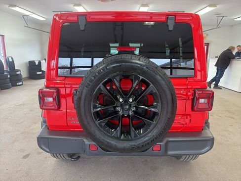 Certified 2025 Jeep Wrangler Unlimited Sahara AWD/4WD image 21