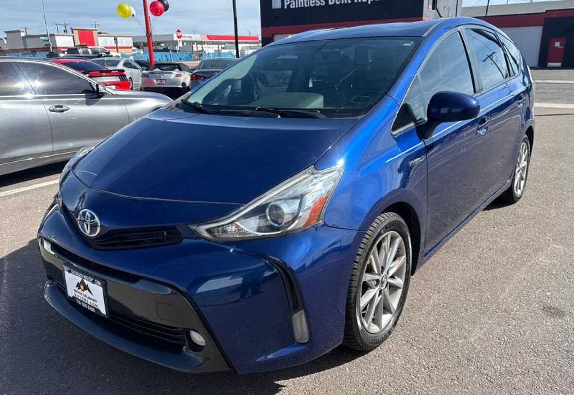 Used 2017 Toyota Prius V Five FWD image 3