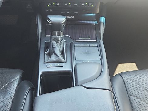 Used 2019 Lexus ES 300h Ultra Luxury w/ Accessory Package 2 FWD image 19