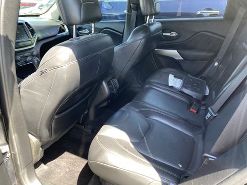 Used 2016 Jeep Cherokee Overland FWD image 14