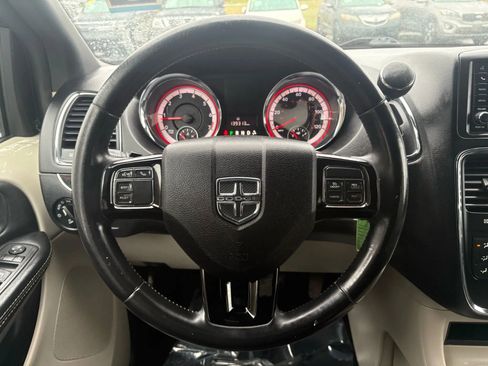 Used 2019 Dodge Grand Caravan SXT image 15