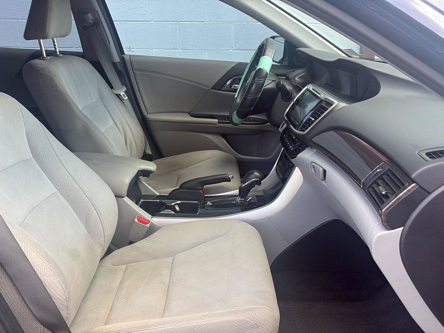 Used 2017 Honda Accord EX image 17