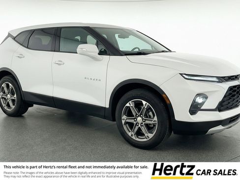 Used 2025 Chevrolet Blazer LT FWD image 1
