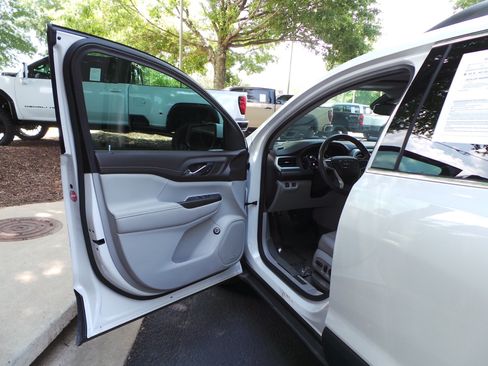 Used 2022 GMC Acadia SLT FWD image 26