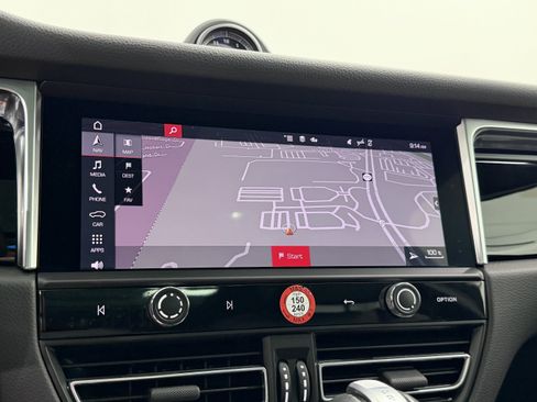 Certified 2024 Porsche Macan AWD/4WD image 43