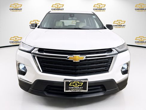 Used 2023 Chevrolet Traverse LS FWD image 2