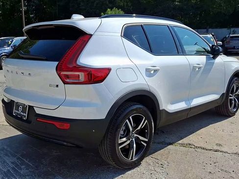 New 2026 Volvo XC40 B5 Core w/ Climate Package image 4
