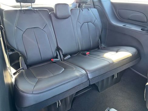 New 2026 Chrysler Pacifica Select AWD/4WD image 17