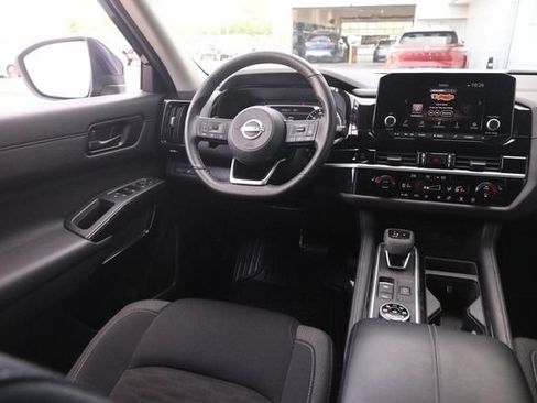 Certified 2025 Nissan Pathfinder SV AWD/4WD image 24