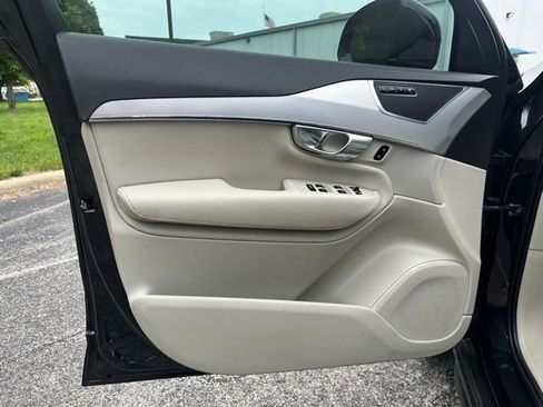 Used 2018 Volvo XC90 T5 Momentum w/ Convenience Package AWD/4WD image 10