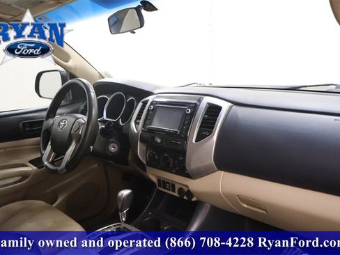 Used 2014 Toyota Tacoma PreRunner image 17