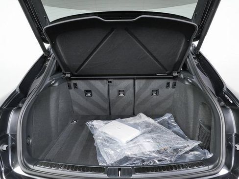 Used 2026 Porsche Macan AWD/4WD image 30