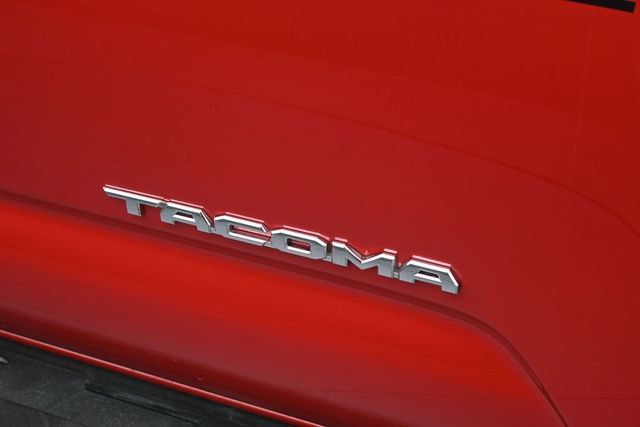 Used 2017 Toyota Tacoma TRD Off-Road AWD/4WD image 29