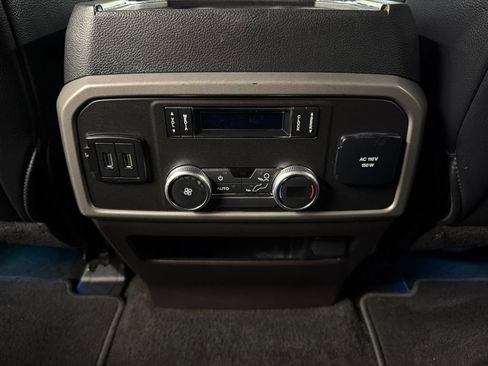 Used 2019 Ford Expedition XLT w/ Equipment Group 202A AWD/4WD image 33