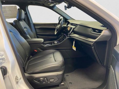 New 2026 Jeep Grand Cherokee Limited AWD/4WD image 16