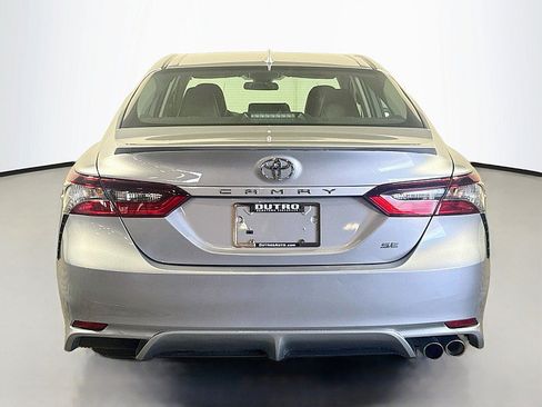 Used 2022 Toyota Camry SE FWD image 6