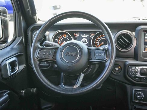 Used 2023 Jeep Gladiator Sport AWD/4WD image 17